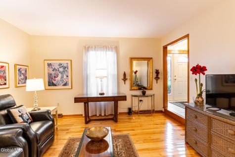 31 Woodridge Drive Loudonville NY 12211