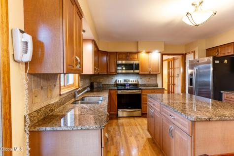 31 Woodridge Drive Loudonville NY 12211