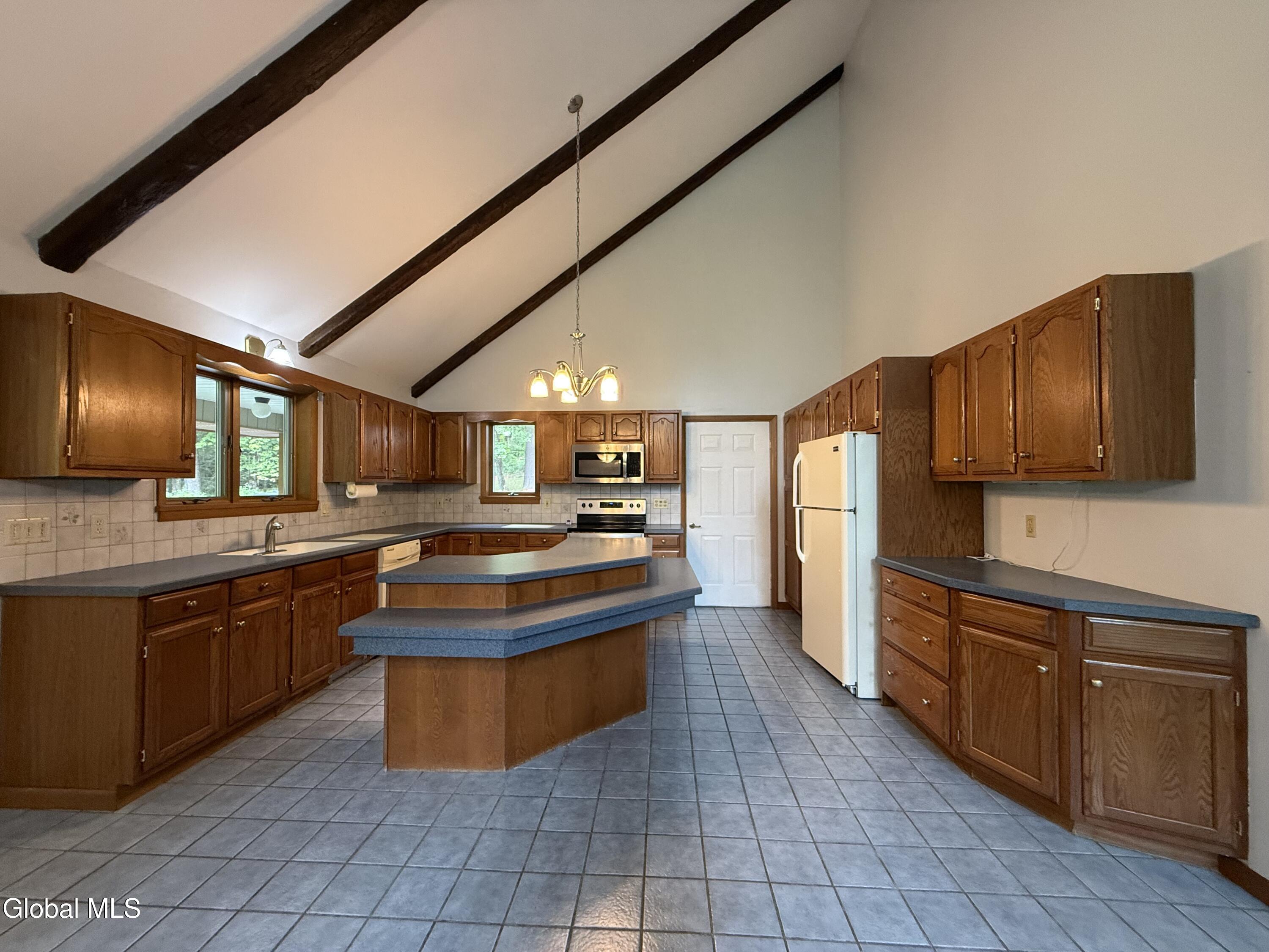 936 Ridge Road Broadalbin NY 12025