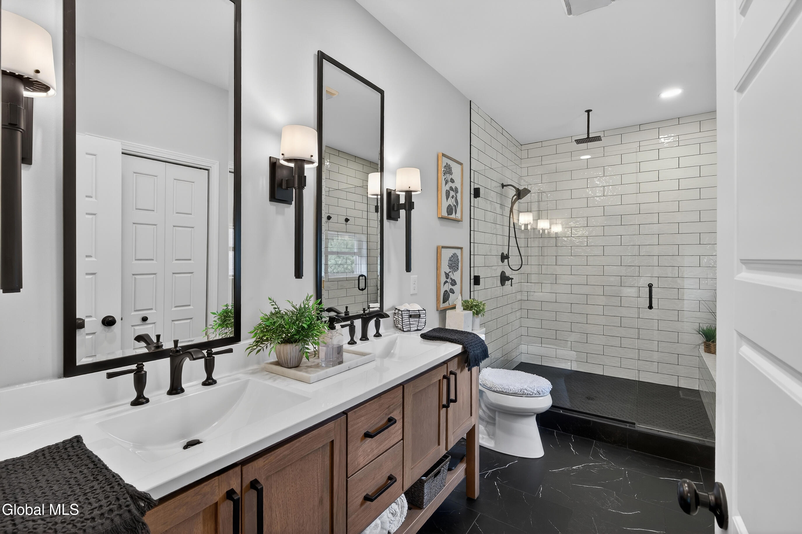 18 Bernie Loop Troy NY 12180