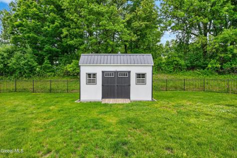 18 Bernie Loop Troy NY 12180