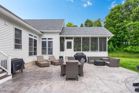 18 Bernie Loop Troy NY 12180