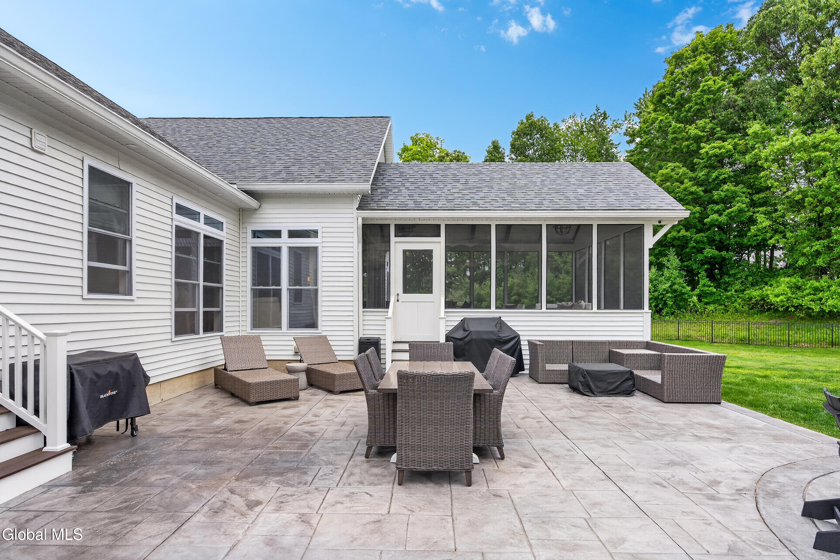 18 Bernie Loop Troy NY 12180