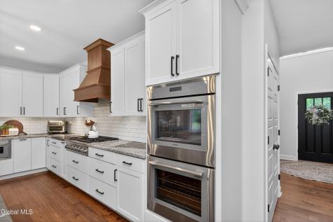18 Bernie Loop Troy NY 12180