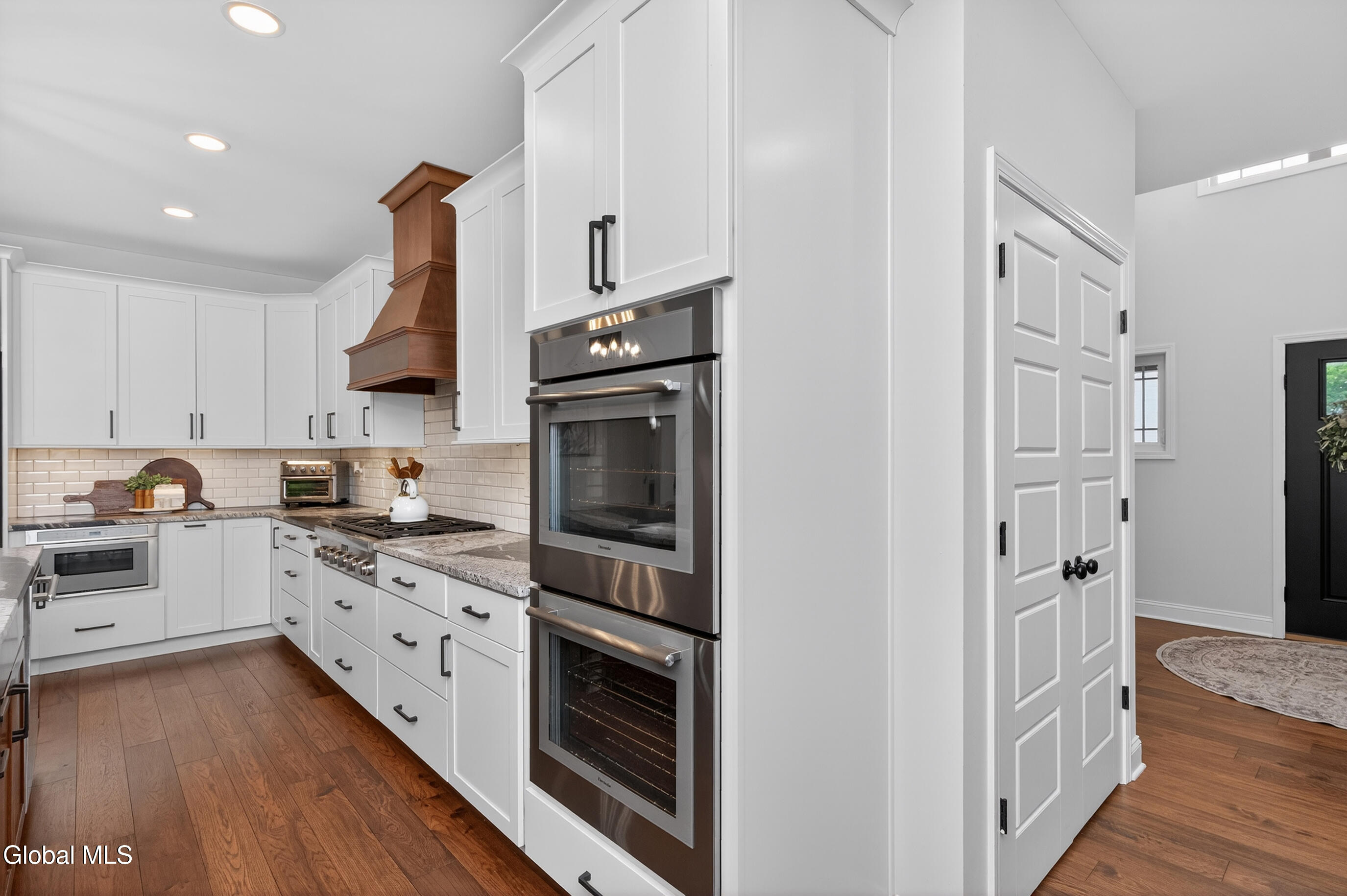 18 Bernie Loop Troy NY 12180