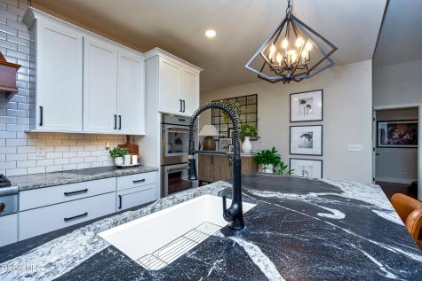 18 Bernie Loop Troy NY 12180