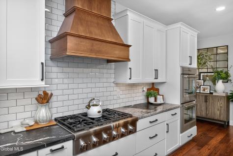 18 Bernie Loop Troy NY 12180