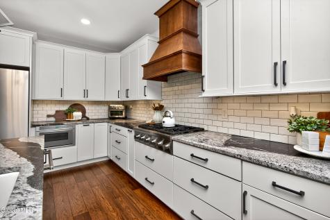 18 Bernie Loop Troy NY 12180