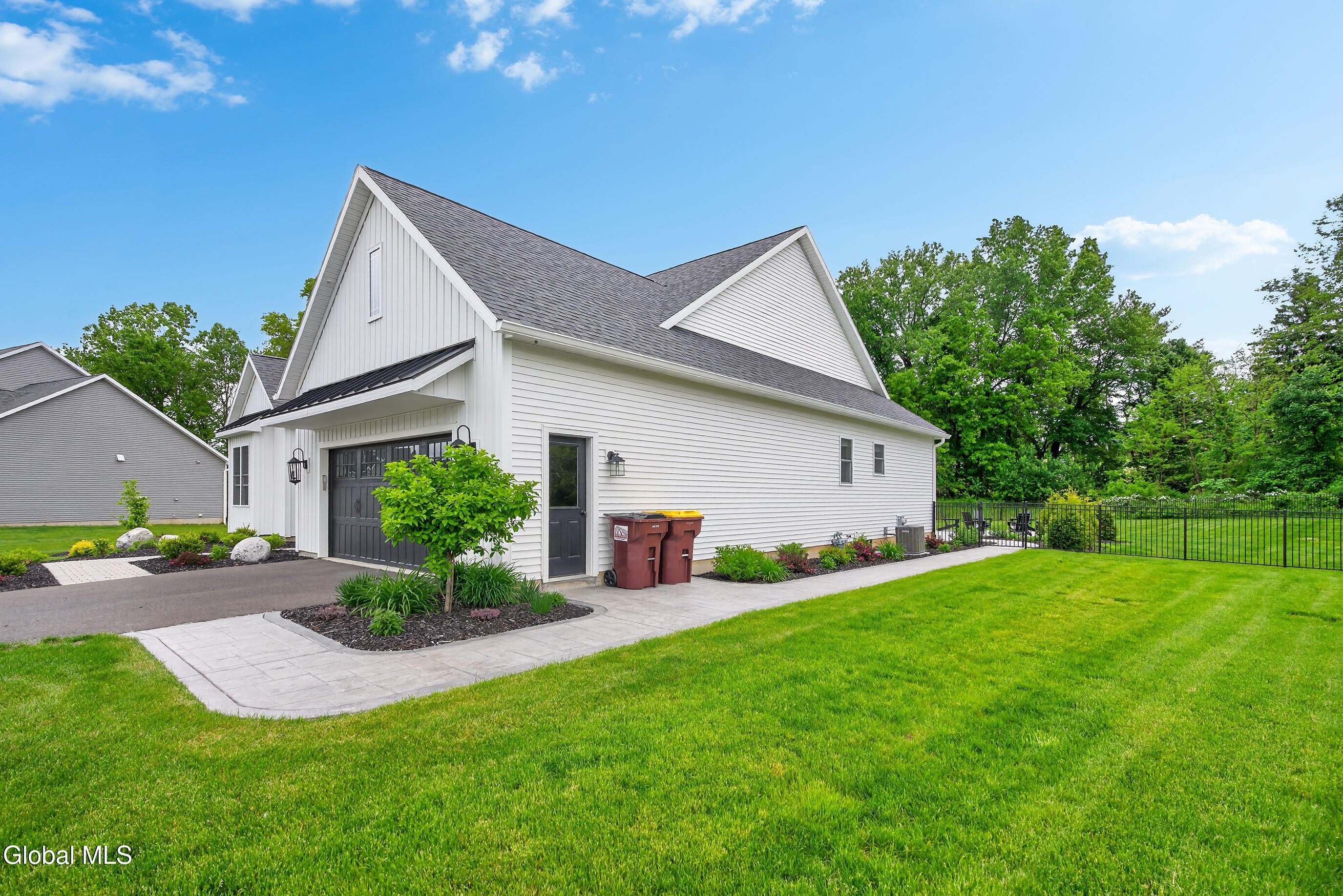 18 Bernie Loop Troy NY 12180