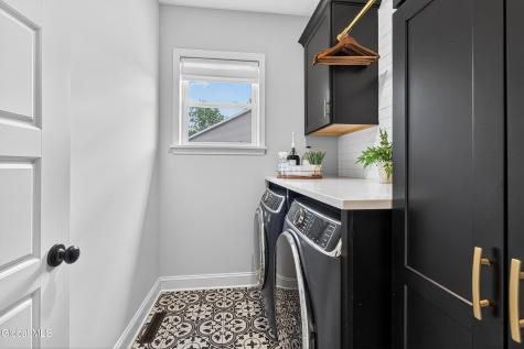18 Bernie Loop Troy NY 12180