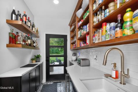 18 Bernie Loop Troy NY 12180