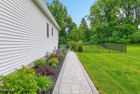 18 Bernie Loop Troy NY 12180