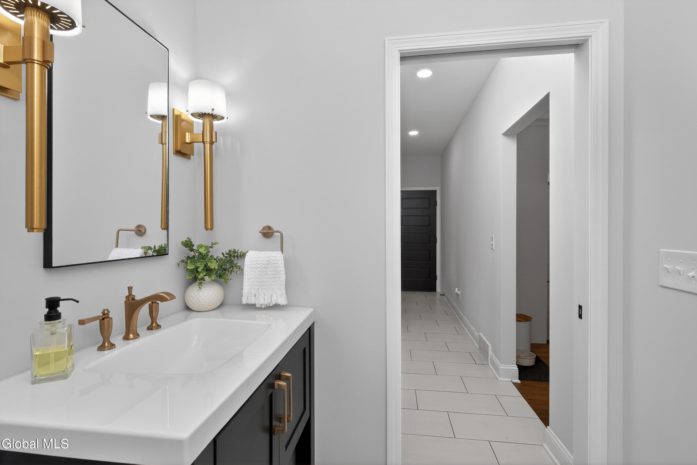 18 Bernie Loop Troy NY 12180