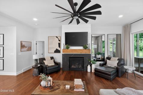 18 Bernie Loop Troy NY 12180