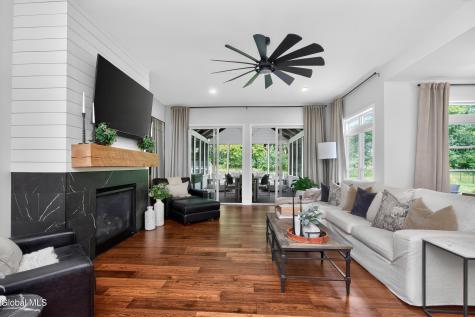 18 Bernie Loop Troy NY 12180