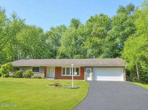 915 Londonderry Court Schenectady NY 12309