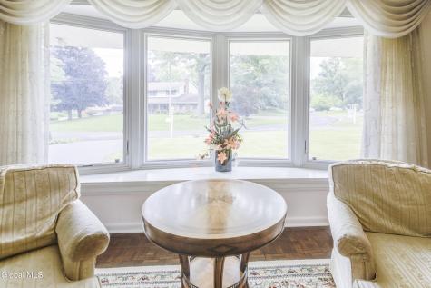 915 Londonderry Court Schenectady NY 12309