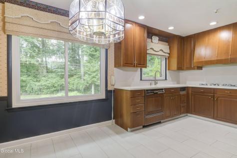 915 Londonderry Court Schenectady NY 12309