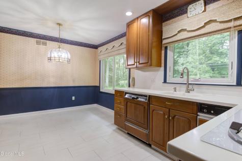 915 Londonderry Court Schenectady NY 12309