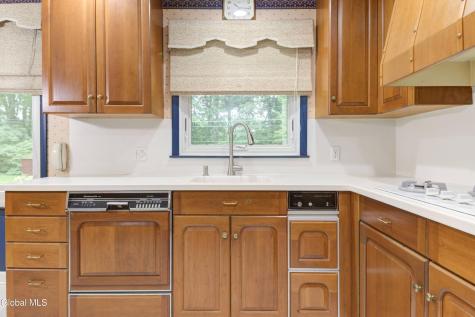 915 Londonderry Court Schenectady NY 12309