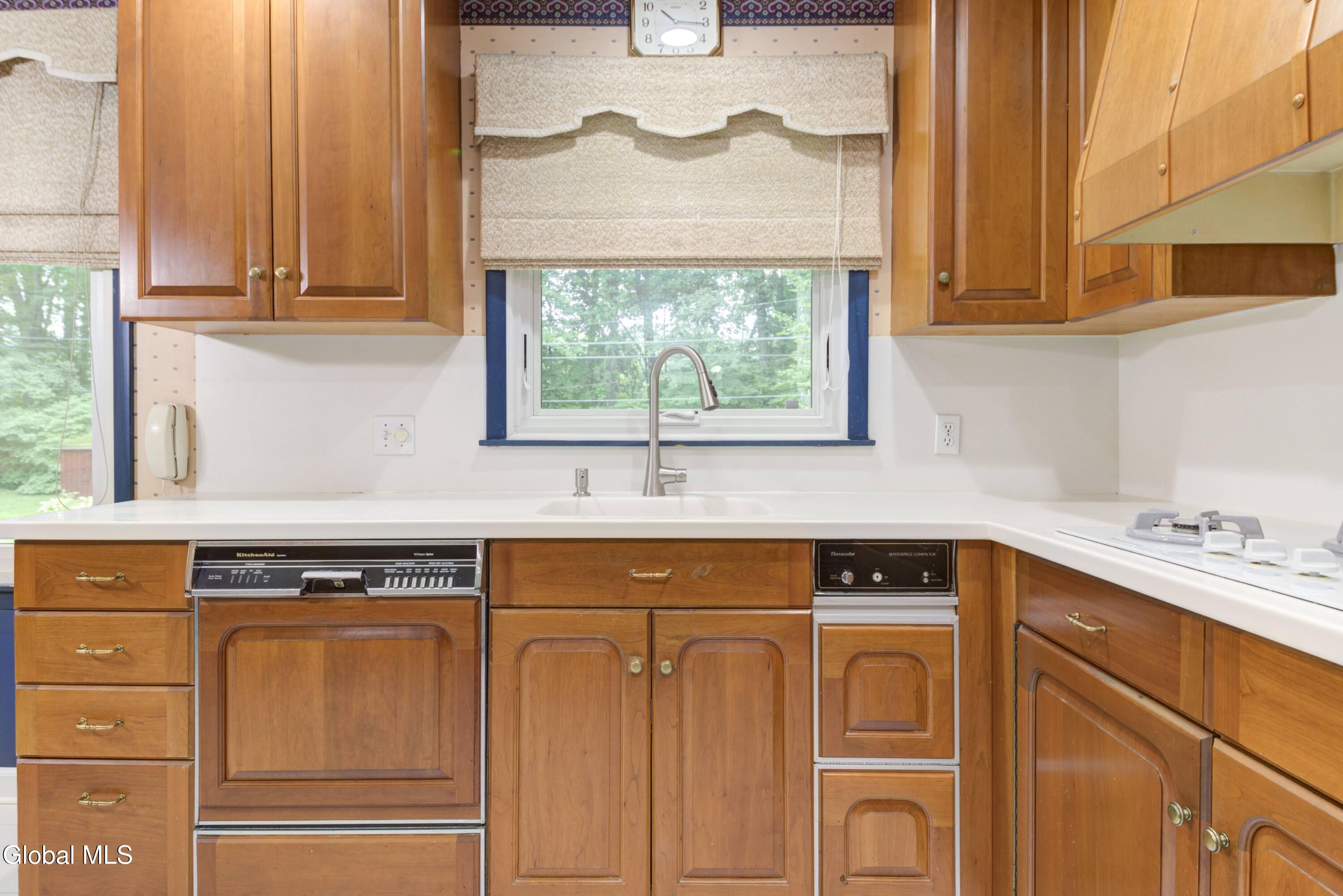 915 Londonderry Court Schenectady NY 12309