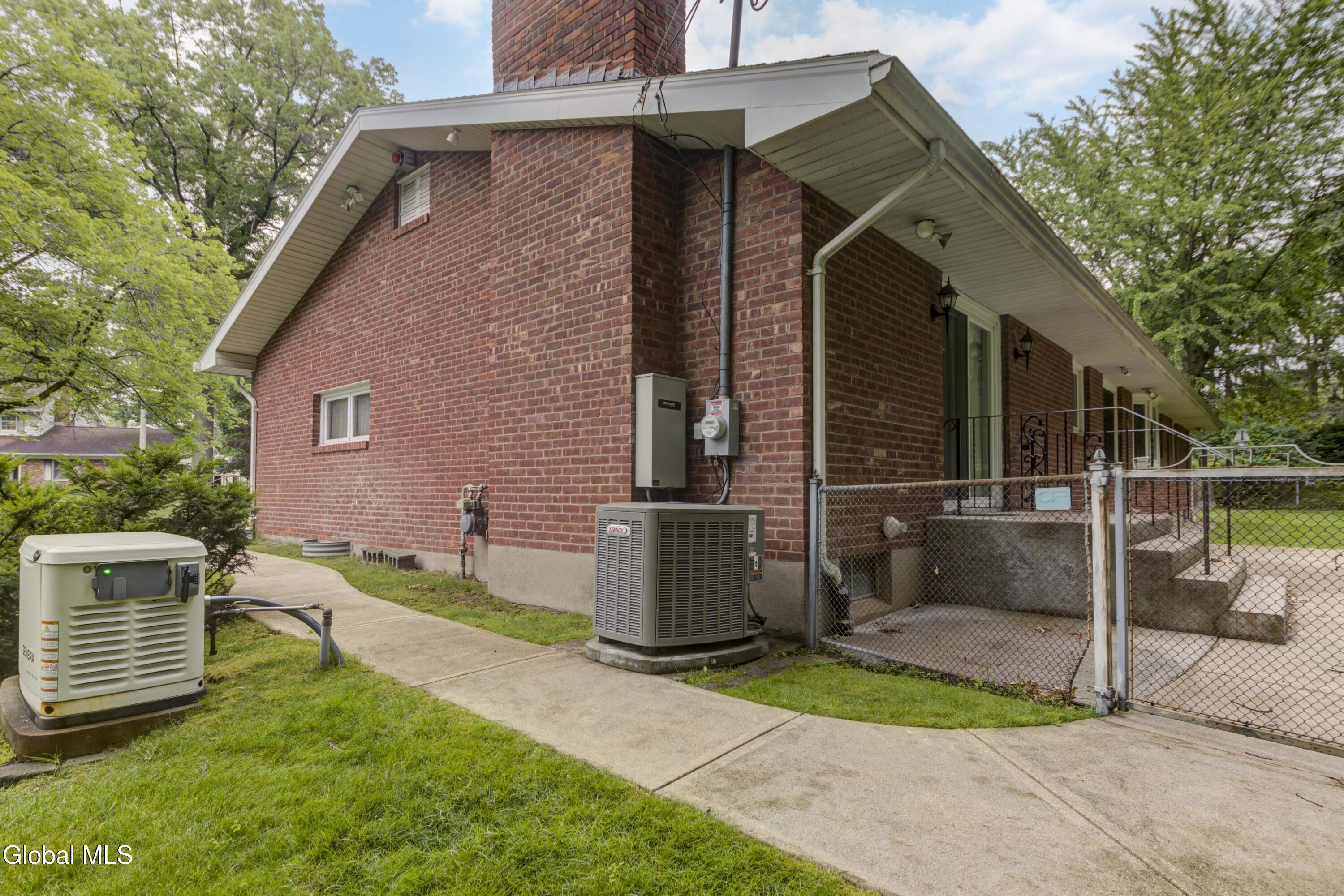 915 Londonderry Court Schenectady NY 12309