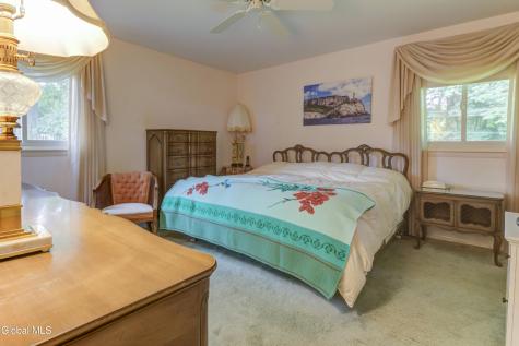 915 Londonderry Court Schenectady NY 12309