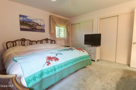915 Londonderry Court Schenectady NY 12309
