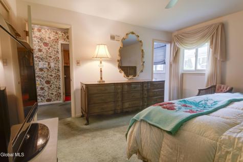 915 Londonderry Court Schenectady NY 12309