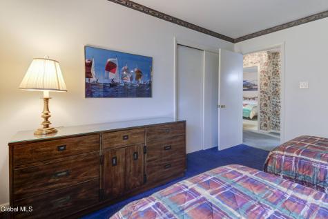 915 Londonderry Court Schenectady NY 12309