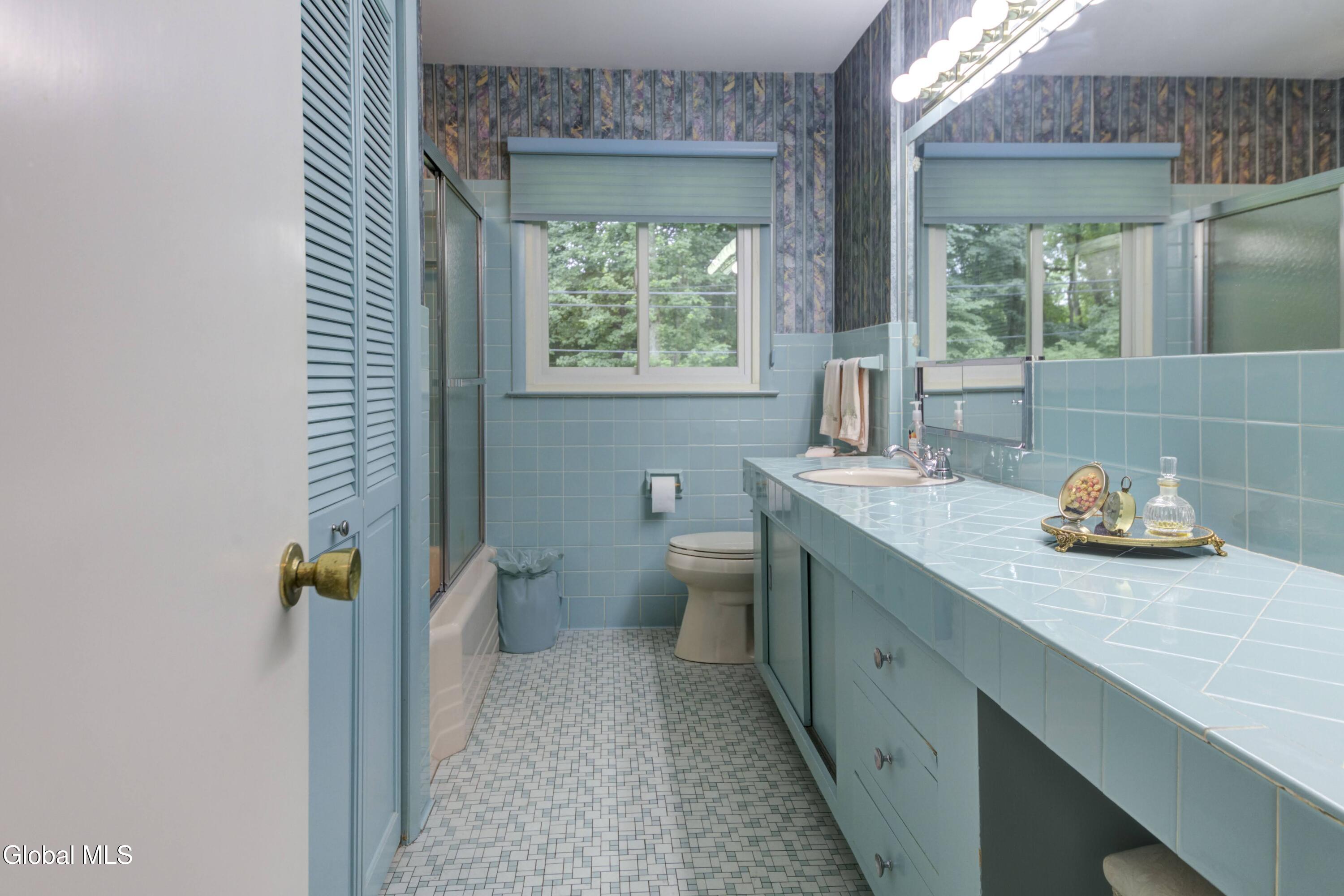 915 Londonderry Court Schenectady NY 12309