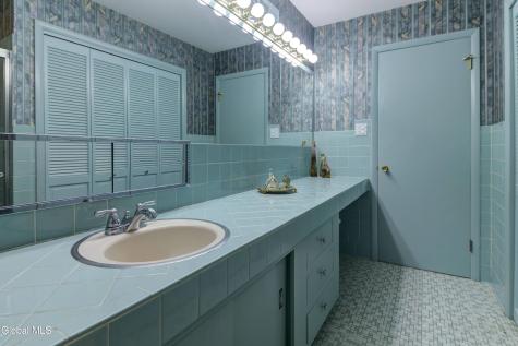 915 Londonderry Court Schenectady NY 12309
