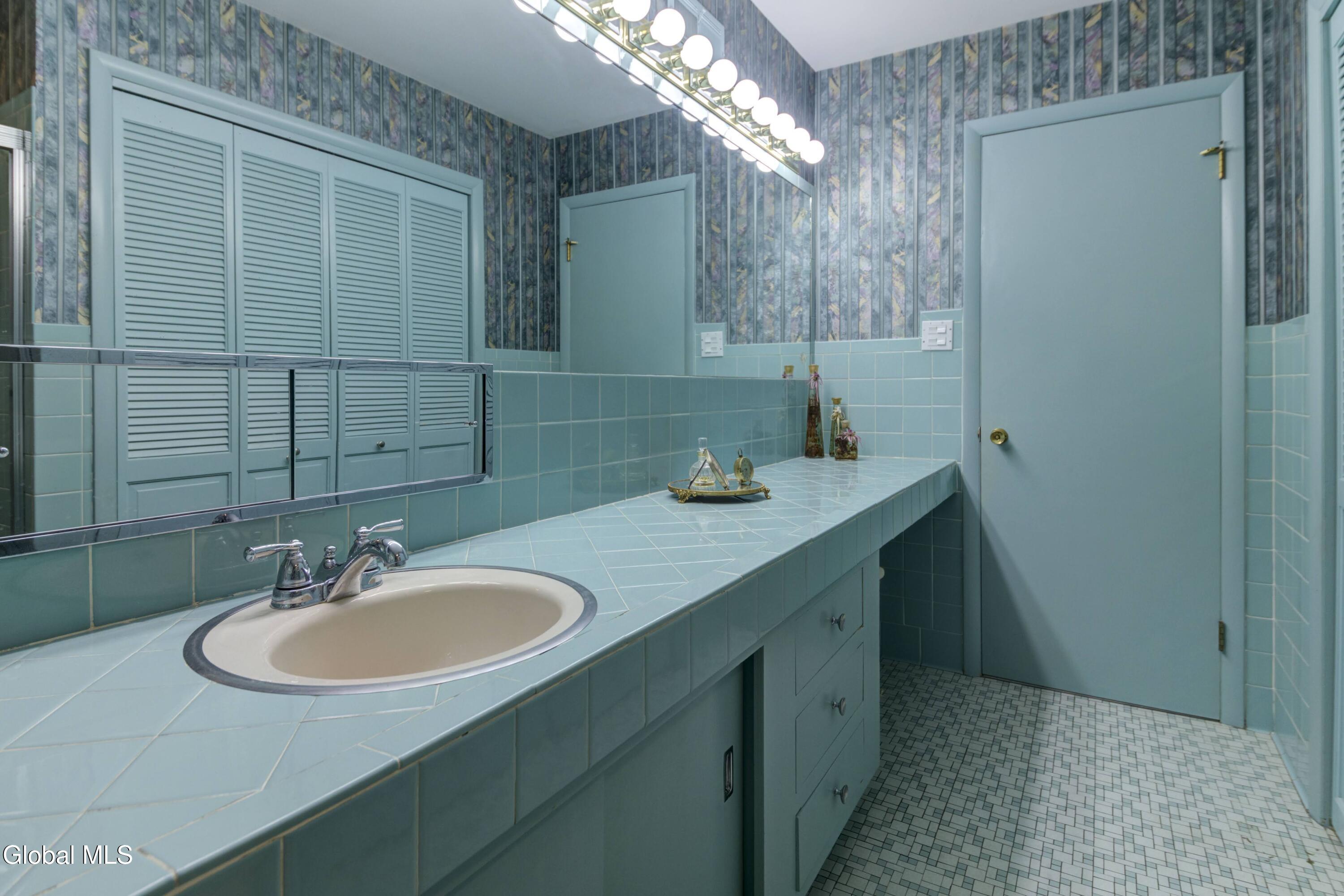 915 Londonderry Court Schenectady NY 12309