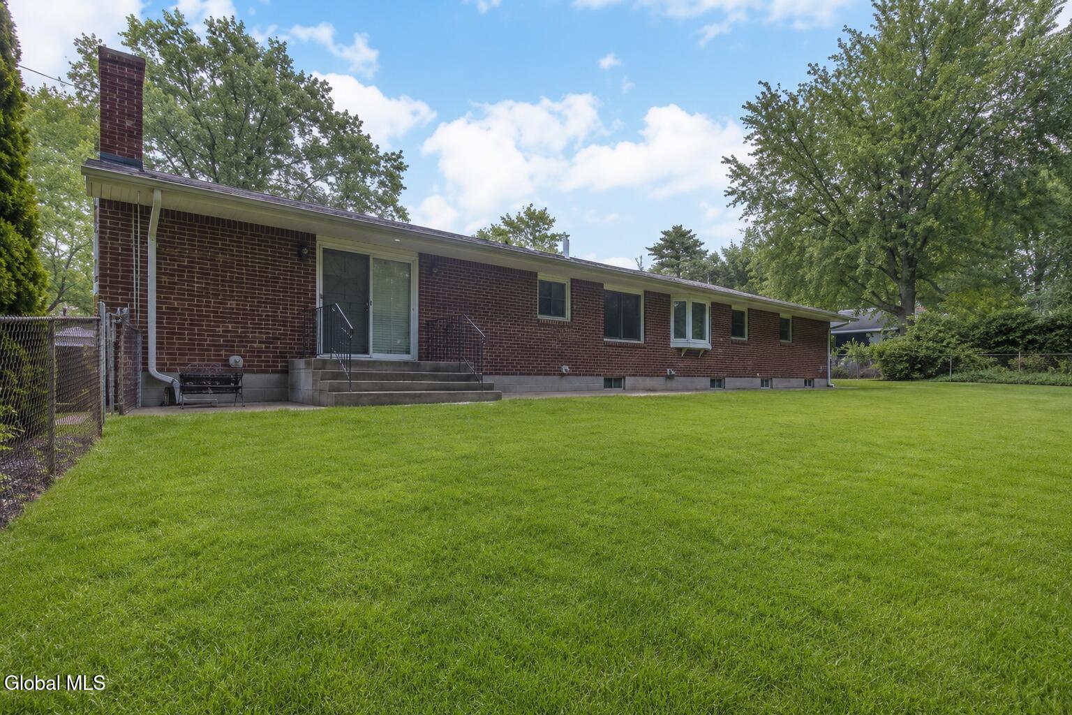 915 Londonderry Court Schenectady NY 12309