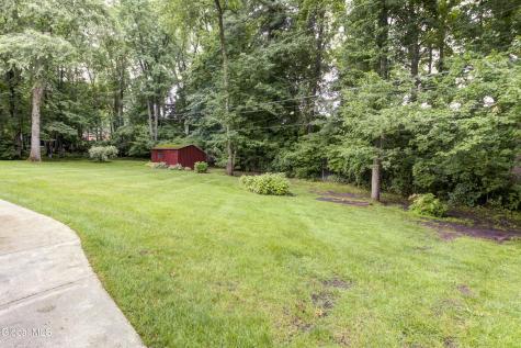 915 Londonderry Court Schenectady NY 12309