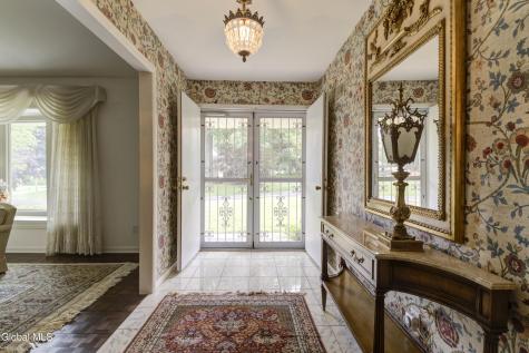 915 Londonderry Court Schenectady NY 12309