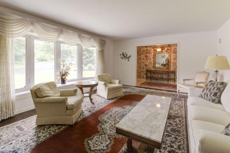 915 Londonderry Court Schenectady NY 12309