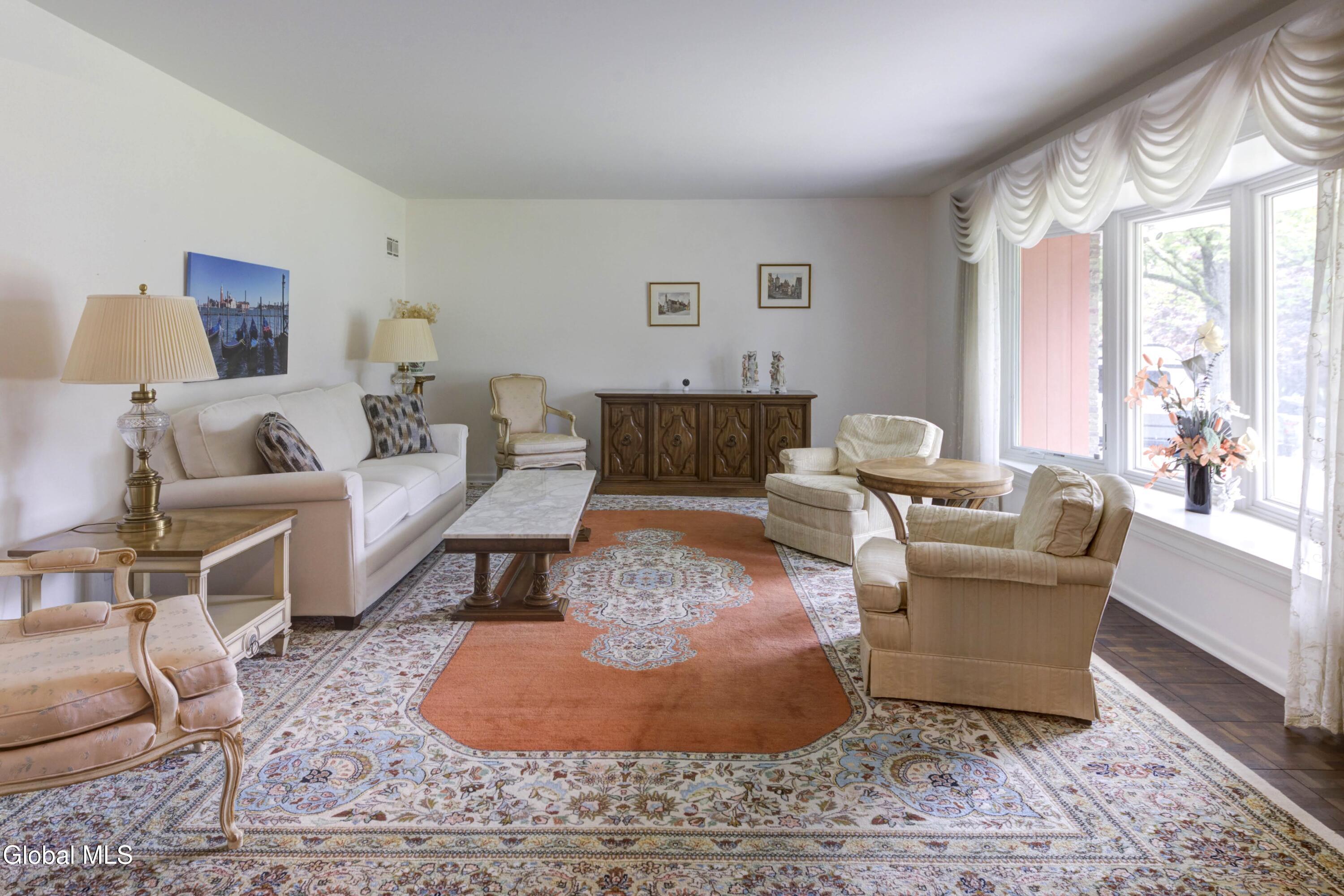 915 Londonderry Court Schenectady NY 12309