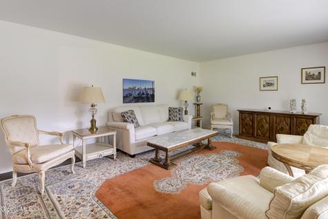 915 Londonderry Court Schenectady NY 12309