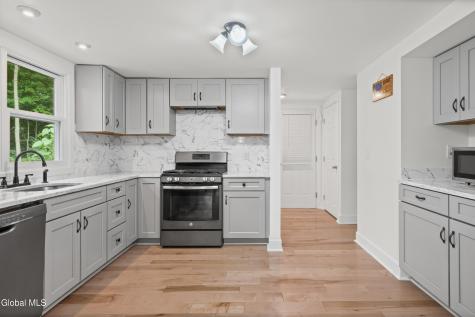 15 Rothermel Lane Extension Kinderhook NY 12106