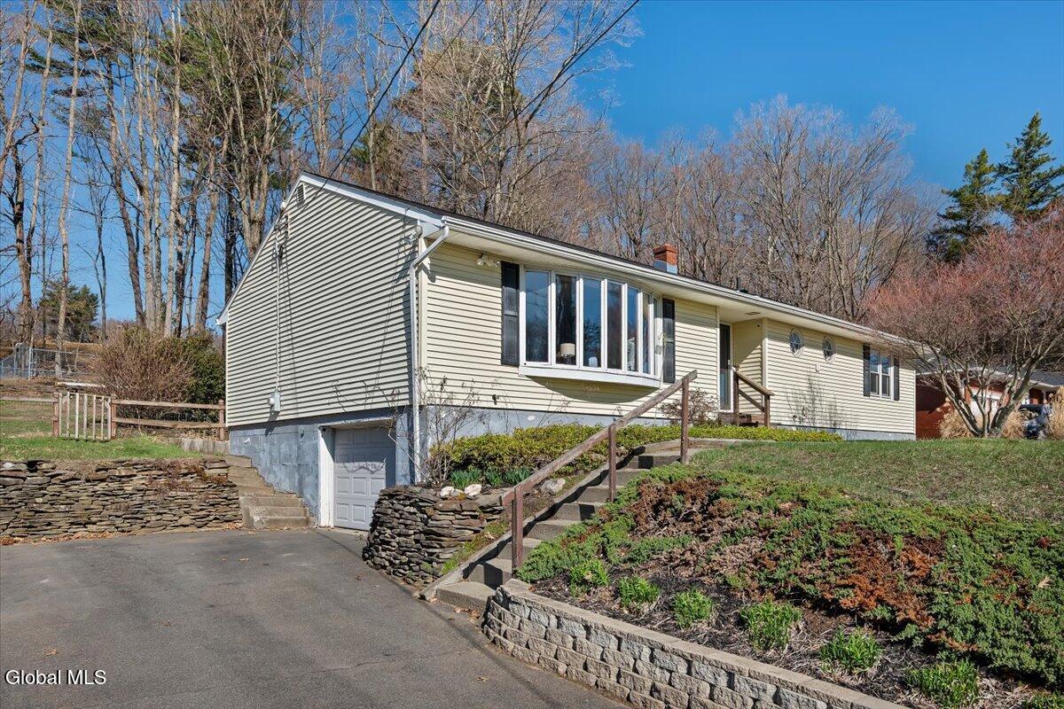 16 Denison Road Niskayuna NY 12309