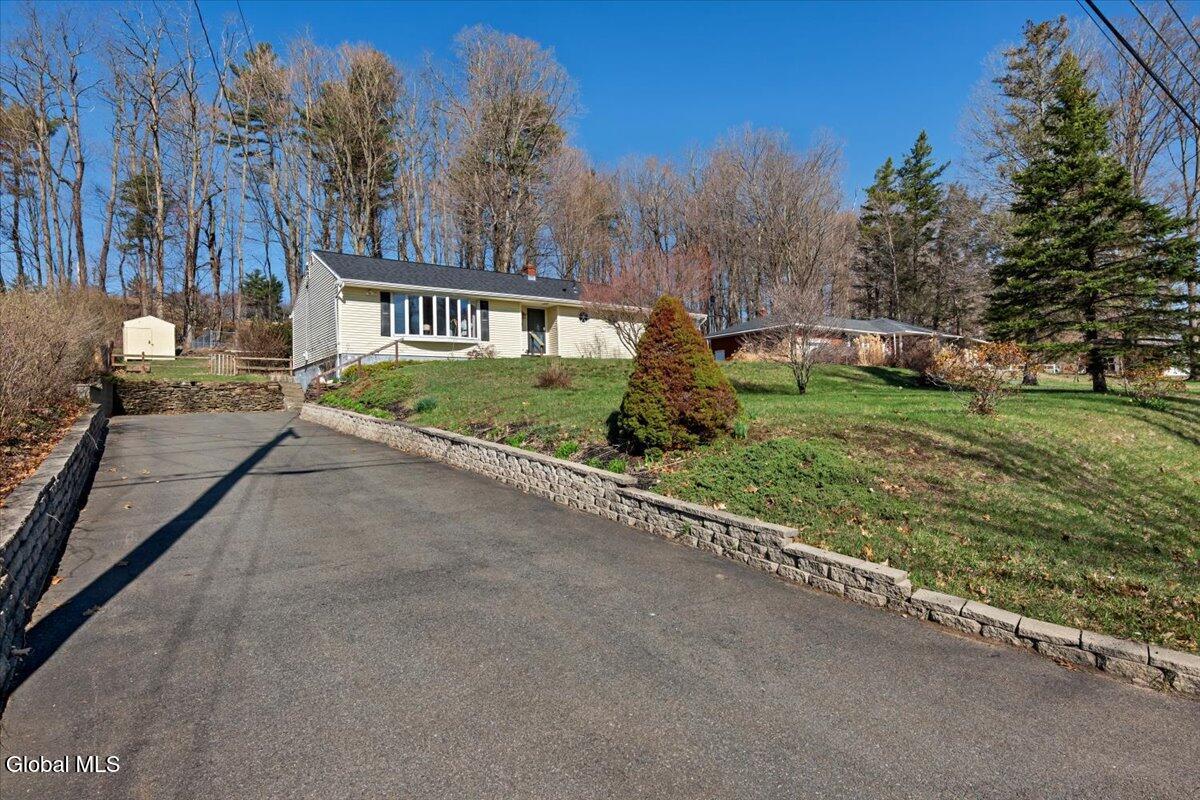 16 Denison Road Niskayuna NY 12309