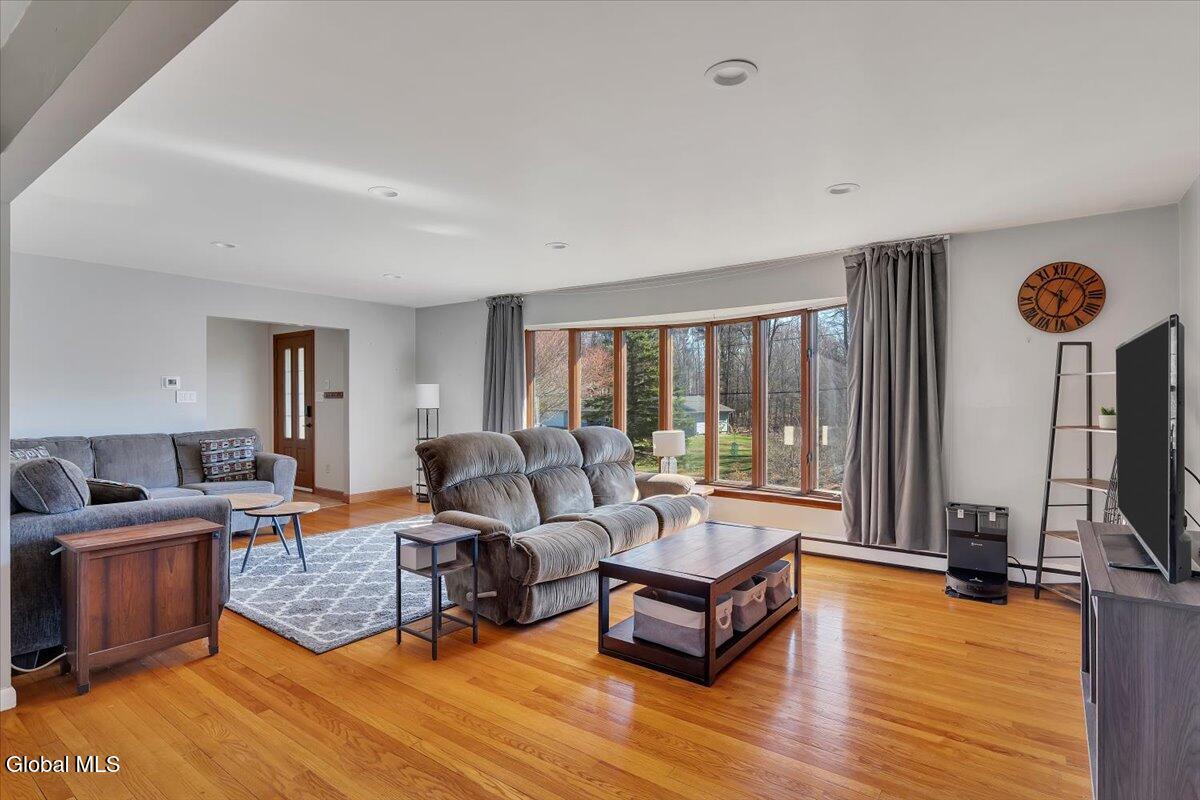 16 Denison Road Niskayuna NY 12309