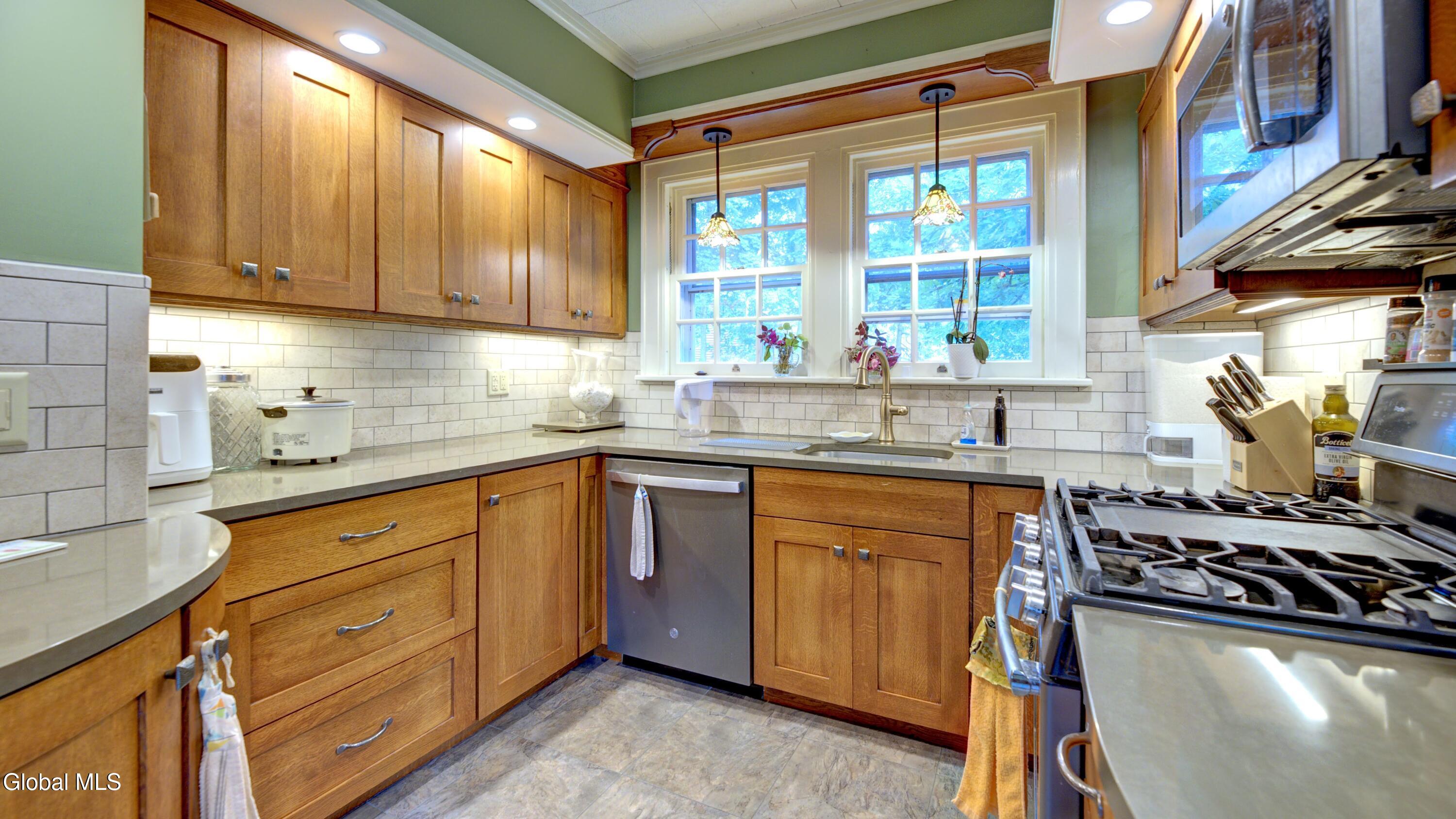 8 Union Place Johnstown NY 12095