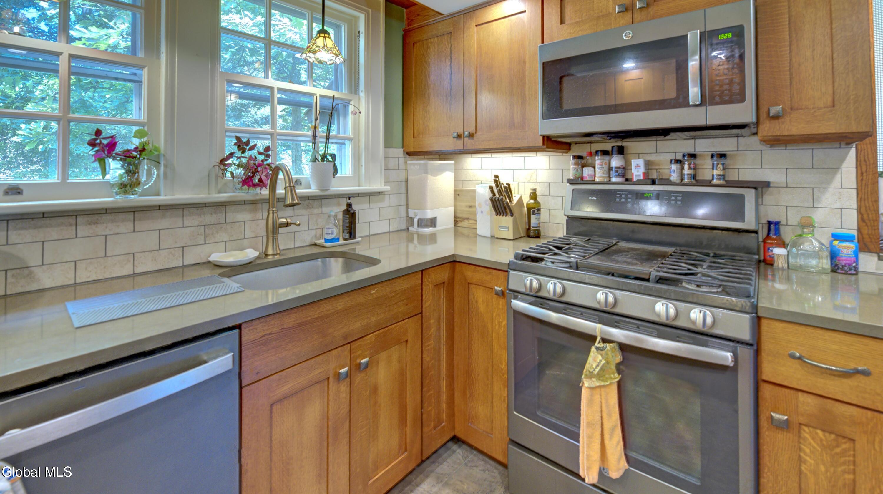 8 Union Place Johnstown NY 12095