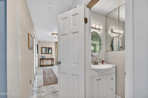 888 Meadow Lane Niskayuna NY 12309