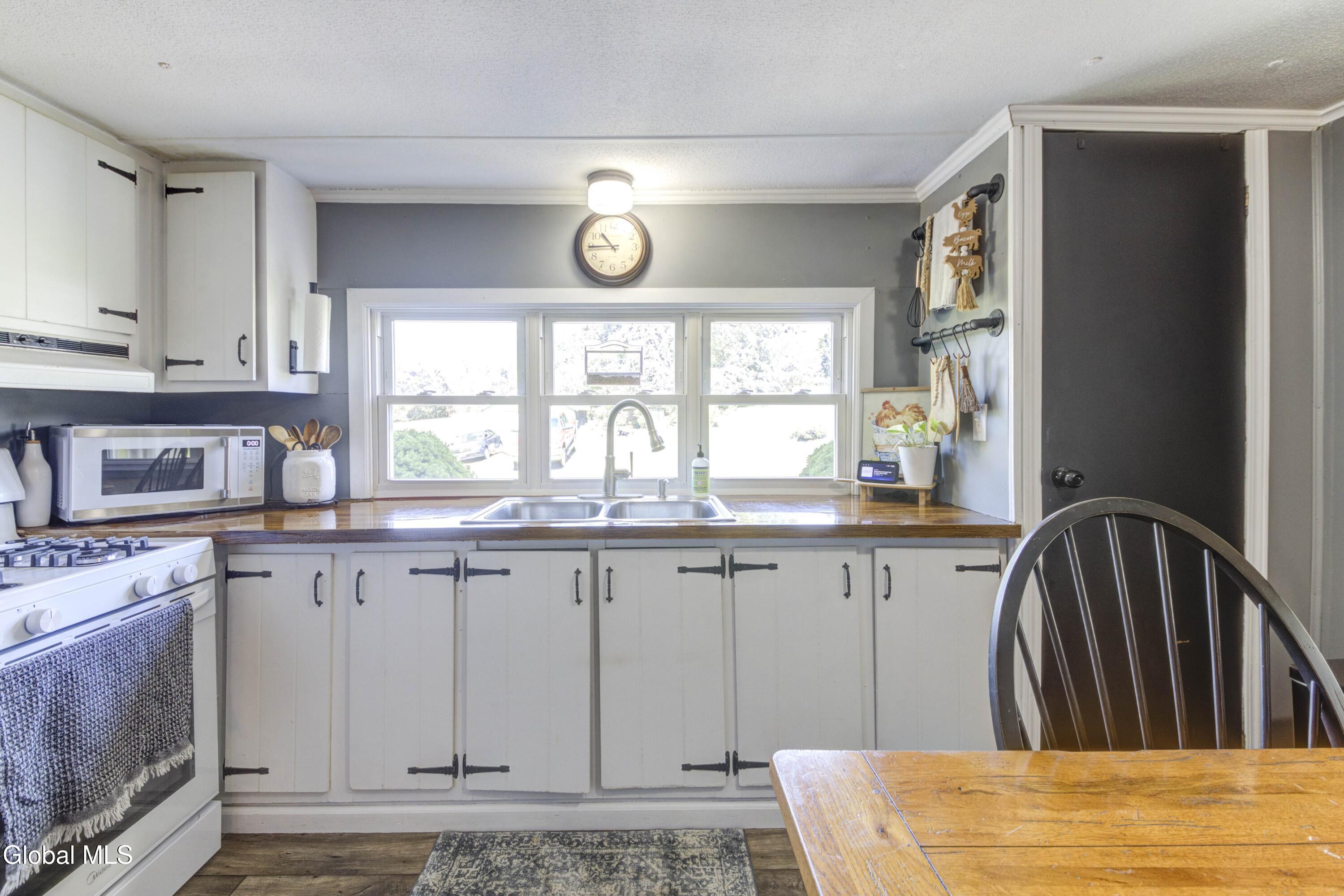 9 Enoch Street Nelliston NY 13428