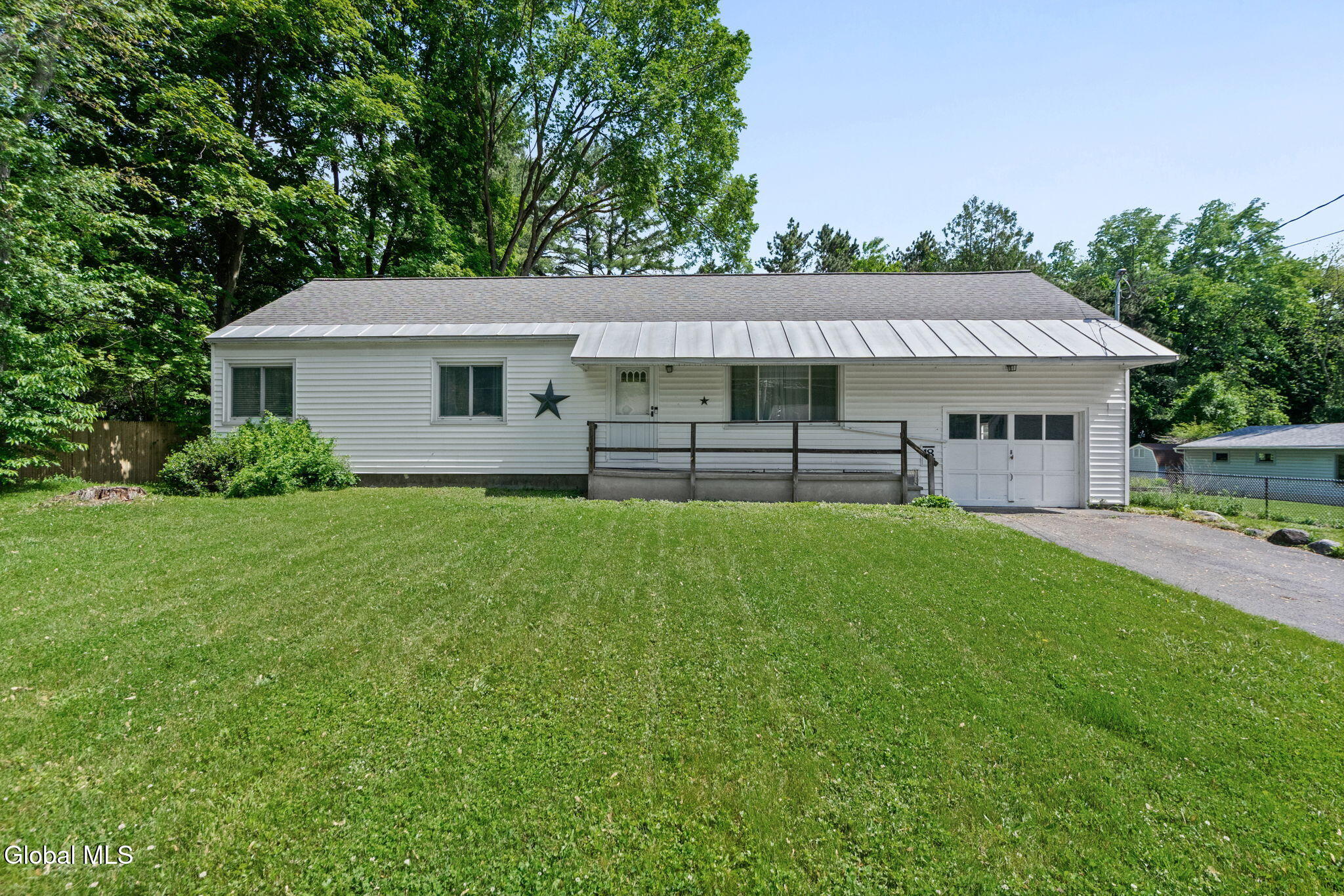 18 Edmel Road Schenectady NY 12302