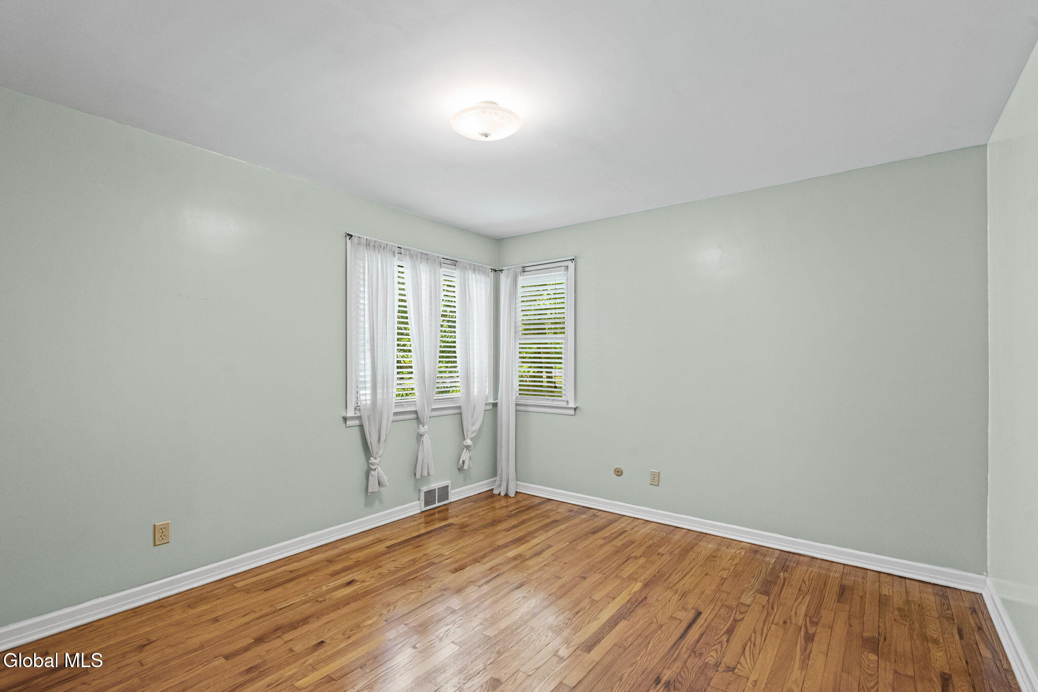 18 Edmel Road Schenectady NY 12302