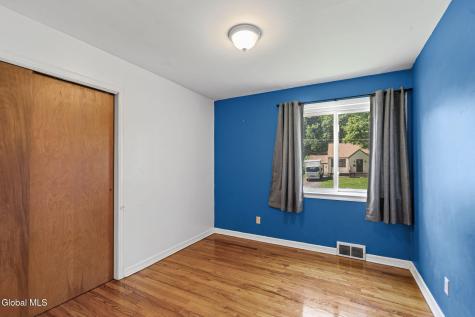 18 Edmel Road Schenectady NY 12302